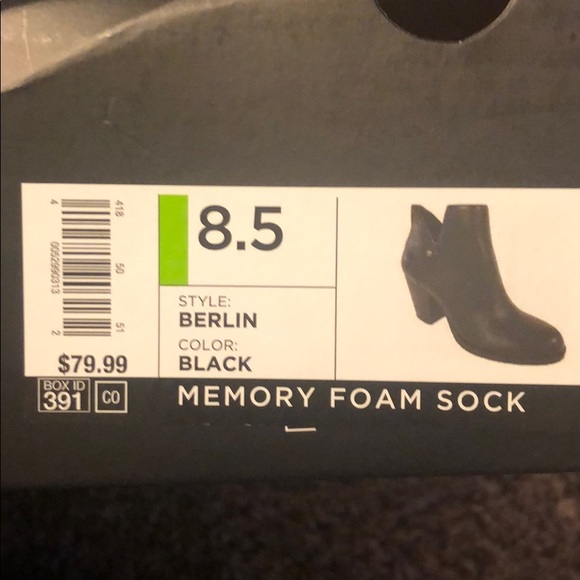 Simply Vera Wang Black Booties NWT - Picture 4 of 4